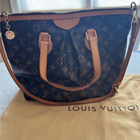 Louis Vuitton Tivoli GM Monogram Tote Bag - Picture 10 of 13